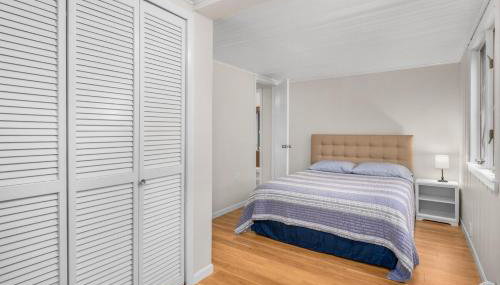 Gorgeous Beach! Lakefront with large Wooden Deck - Foto 4