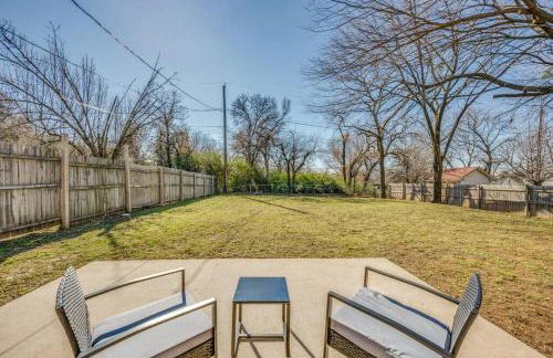 Centrally Located 3BR 2BA - ! - Photo 4