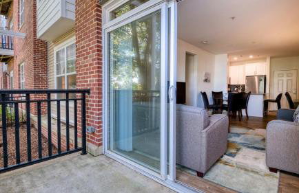 Luxury Modern Apt with Patio - Foto 30