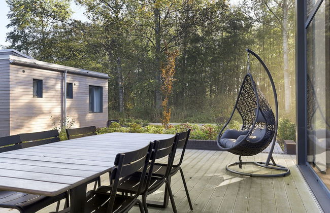 Getaway With Covered Veranda - Photo 15