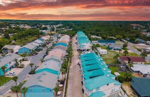 Coastal Castaway-Beach Retreat-Steps 2 Sand-Sleep 10-Pool-Hot tub - Foto 41