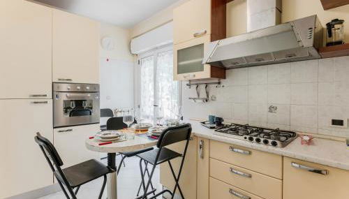 GuestHost - La Spezia Proffiano District Roomy Flat - Photo 4