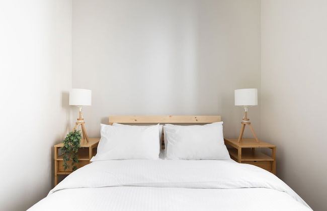 Chic Urban Getaway with Balcony & Mamad by Sea N Rent - Foto 7