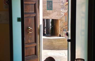 TUSCANFLAT Castle - Photo 35