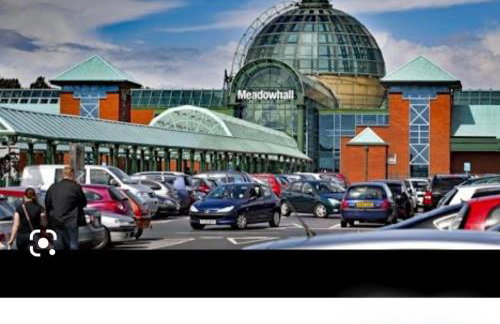 HILLTOP PLACE SUITES 5 beds for CONTRACTORS and FAMILIES near MEADOWHALL with FREE PRIVATE PARKING - Foto 35