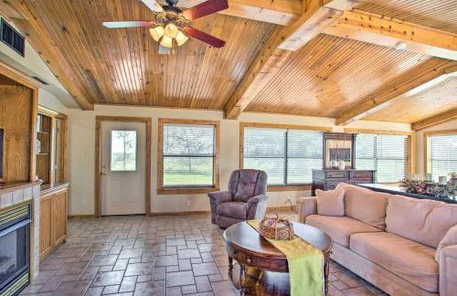 Pet-Friendly Efficiency Cottage with Pool! - Foto 8