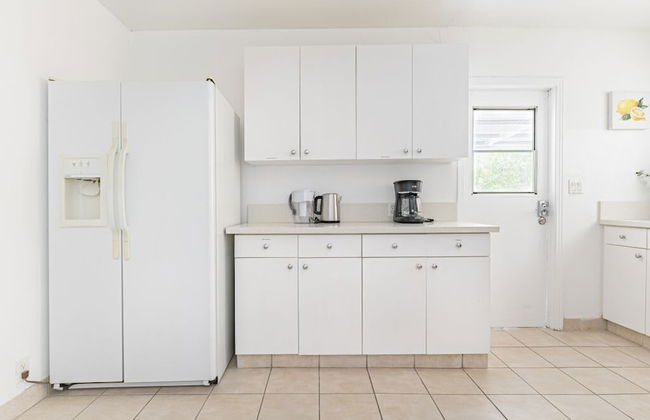 Charming Spacious Home - Modern Comforts, Prime Location - Photo 51