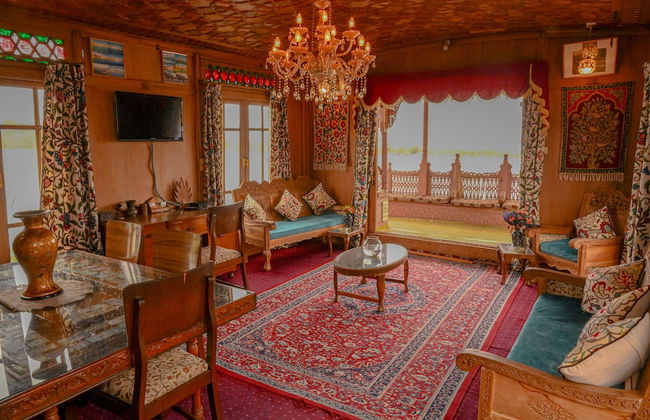 Golden Flower Heritage Houseboat - Foto 1