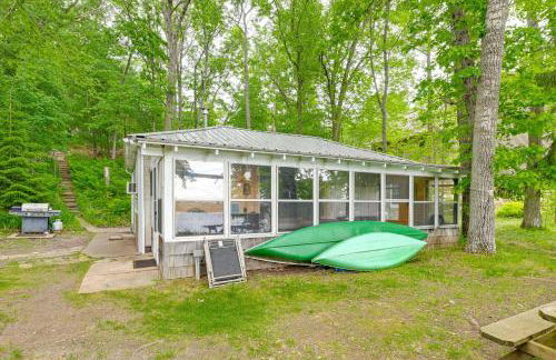 Lakefront Cabin with Fire Pit, Dock, and Boat Rental - Foto 1