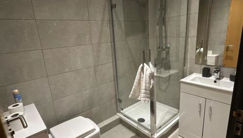 65 Inch TV City Center 1BR Long Stay Ready - Foto 4