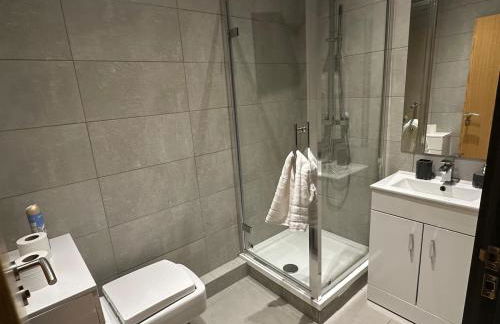 65 Inch TV City Center 1BR Long Stay Ready - Foto 4