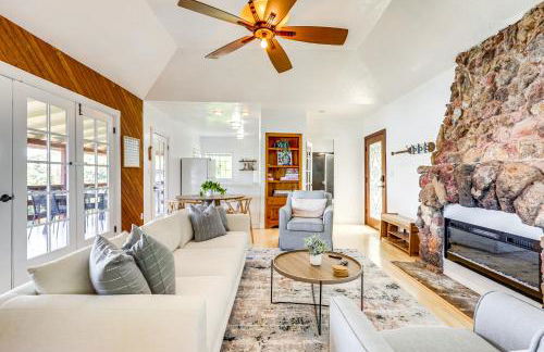 Private Hot Tub with Water Views Lower Lake Getaway - Foto 3