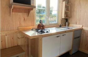 Beautiful Wooden tiny house, Glamping cabin with hot tub 3 - Photo 8