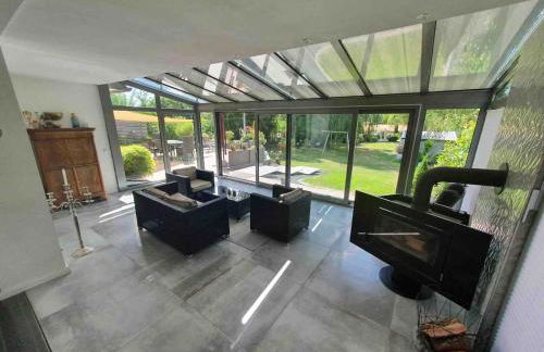 Bungalow mit großen Garten, Wintergarten und Kamin - Foto 1