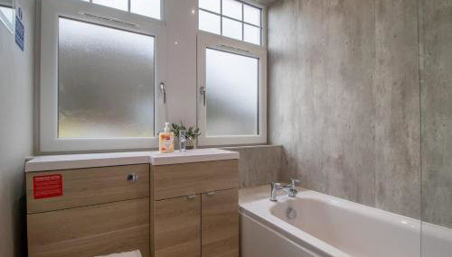 William Wallace View - 5 Bedrooms in Stirling - Photo 4