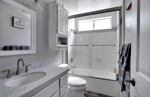 Serene hillside oasis with pool - 20 min to beach - Photo 10