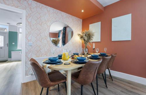 4-Bedroom Stunning Luxe, Spacious & Stylish Design House Bolton, Sleeps 11, with Parking Central Bolton, Links to Manchester, Pet-Friendly, Best For Groups! WORK CONTRACTORS SPECIAL OFFER! - by Blue Puffin Stays - Foto 6