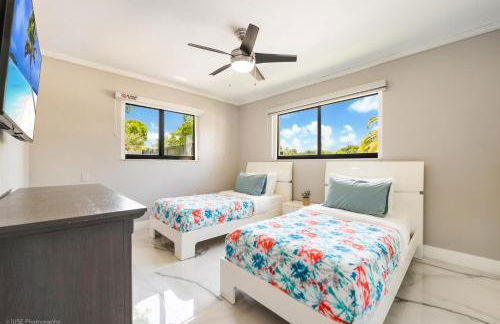 The Palms -Mini Golf , Foosball Table, Heated Pool ,Baby items ,BBQ - Foto 17