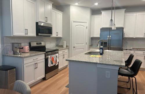 NEW HOUSE! 4BR Entire house Near Airport - Photo 16