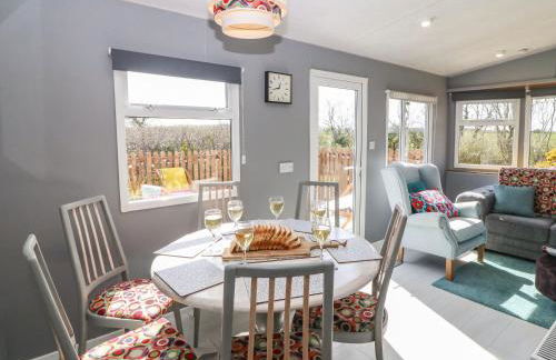 Cwrt y Ceffyl - Photo 3