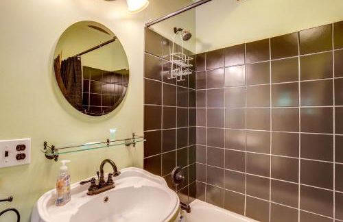 5 Mi to Dtwn Asheville Tranquil Cabin Retreat! - Foto 15