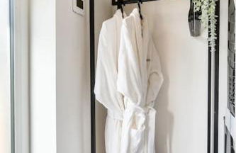 Romantic getaway UK with Private Sauna, King Bed, WiFi 517mbps & EV Charger - Photo 5