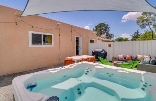 Central Albuquerque Getaway with Hot Tub and Grill! - Foto 23