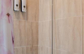 Spacious 6 bedroom House in Dudley with optional Nursery-Drive and Garage-Families and Contractors Welcome - Foto 33