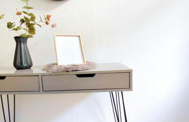 Flair-Apartments 'Apartment nähe Schlosspark', 300 m Bahnhof, Innenstadt Bad Salzuflen Stadtteil Schötmar, für Urlaub oder Geschäftsreise, separater Eingang, 24 Std Check-in,WLAN, Streaming-Fernseher, Küche, Regendusche, Doppelbett, 2 Schlafsofa - Foto 13