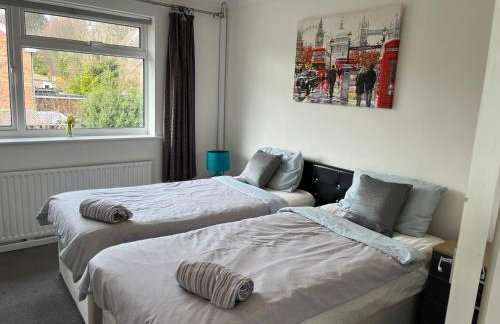 A Home from Home -2 Bed Flat & Free Driveway Parking - Foto 5