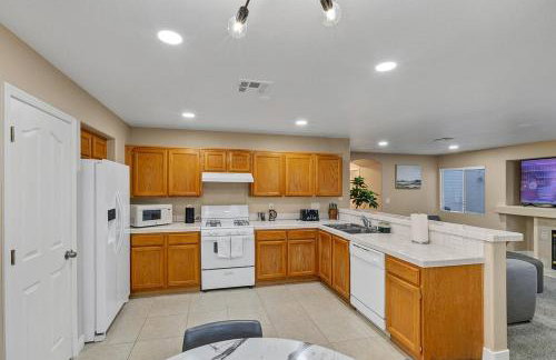 24hr Host - New Renovated 4 bedroom home U026 - Photo 22