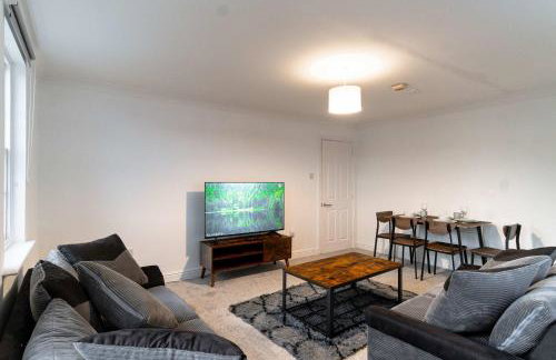 Lovely 2 Bed Harbourside Apartment with Sea Views - Photo 9