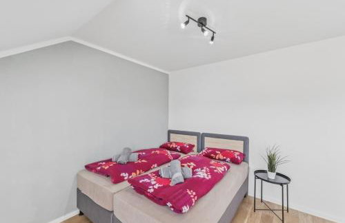 BAT Home Solutions Trierweiler - alles was ein Hotel nicht bietet - 5 Apartments 40 bis 120 qm für bis zu 29 Personen - 5-Raum-Apartment barrierefrei - 60 qm Balkon mit Blick bis Luxemburg - einzeln bis komplett buchbar - 3 Min zur A64 - Foto 3