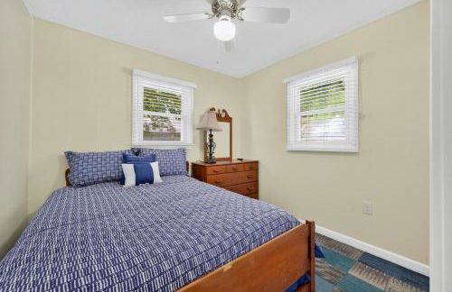 Lakefront Getaway with Private Dock & Scenic Views home - Foto 18