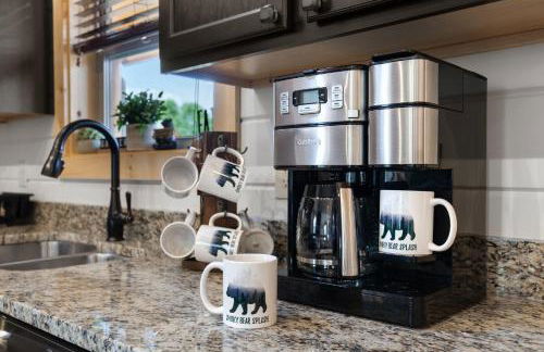 Smoky Bear Splash Top Rated Private Pool Cabin with Hot Tub, Mtn Views, Arcade Games, Excellent Location - Foto 16