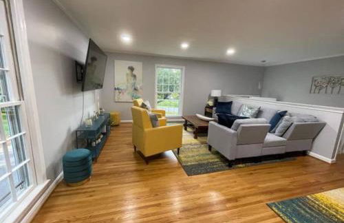 Lux Family Xcape with HotTub Fireplace Deck BBQ - Foto 19