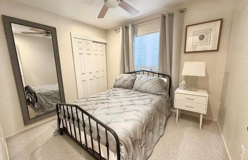 Cozy 4BR 3BA Home- Train to NYC, USOpen, CitiField Mets, MSG, Walk to Harbor & Golf - Photo 12