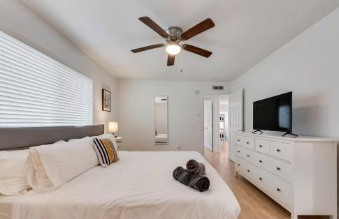 Cozy 5BR Pool House with Hot Tub Near The Lake - Foto 7