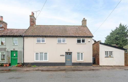 Hollyhocks, Tunstall - Foto 13