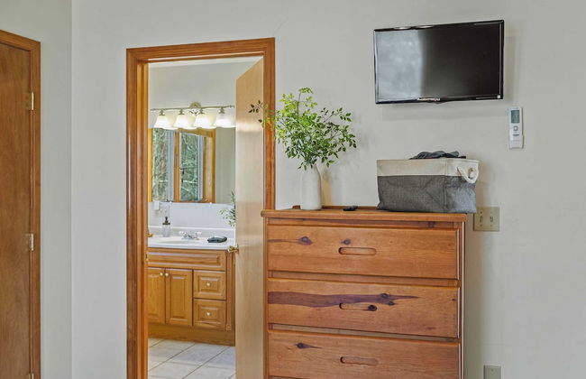 Lake View Chalet by Avantstay Lake Access + Deck - Foto 26