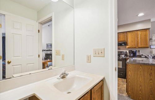 Charming 2-Bedroom Slopeside at Pico Mountain E304 - Foto 17