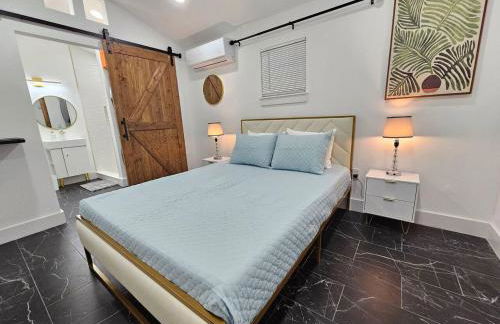 Comfy Tiny Home WP Large Private Deck Queen bed - Foto 4