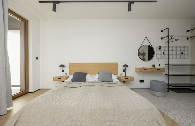 Horse Racing View 8th Floor by Renters - Photo 3