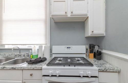 The Sunny Southern Manse Back Walk Downtown - Foto 17