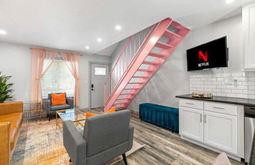 Ladybird Pink Palace SoCo Dream Townhome! - Foto 6