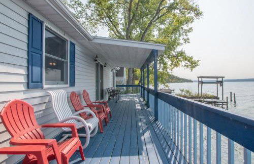 Boat, Grill and Unwind Lakefront Cayuga Home! - Foto 21