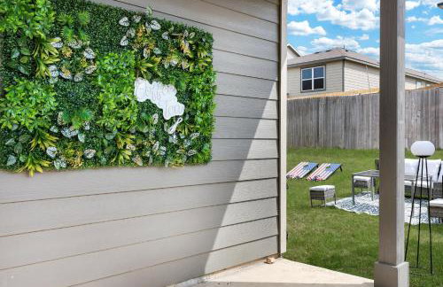 Stylish Hot Tub Retreat BBQ Yard Games WiFi Pets - Foto 26