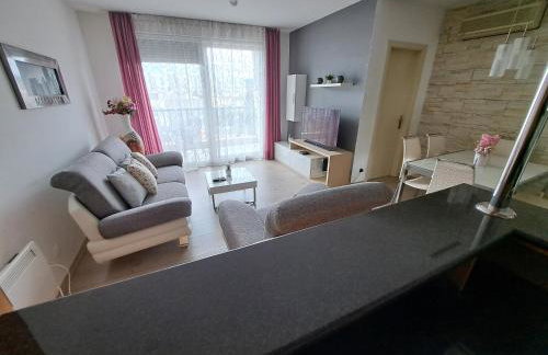 Apartment Holiday in Split, near the old town, three rooms, balcony, garage - Photo 8