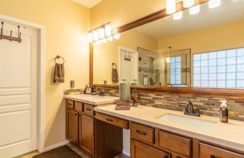 Oasis Villa With Pool, Putting Green & Pool Table - Photo 36