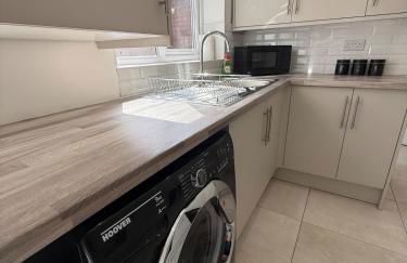 ResiLets Barnard St NEW Large 4 Bed House, Contractor Stays, Central - Foto 7